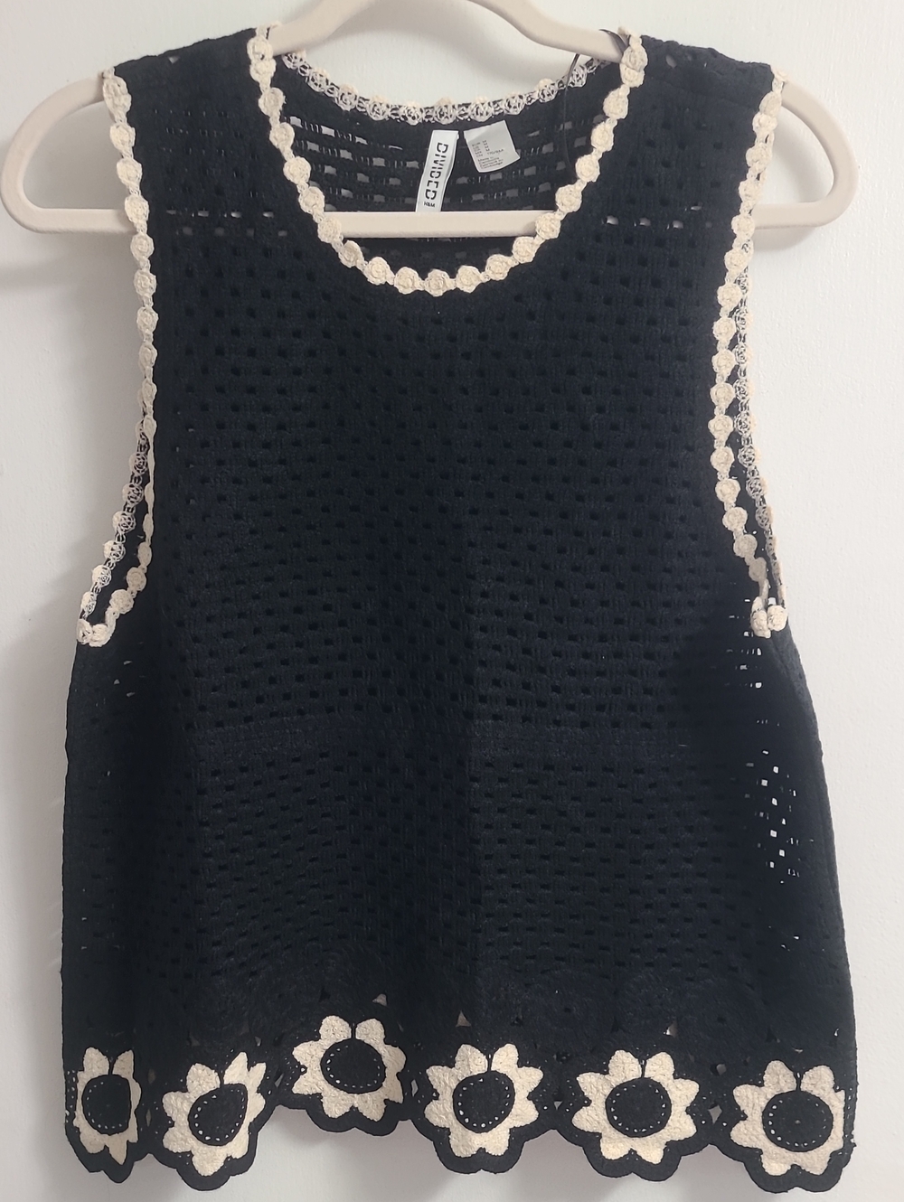 NWOT H&M Divide Women's Crochet-Look Open Knit Sleeveless Black/White Top Sz M